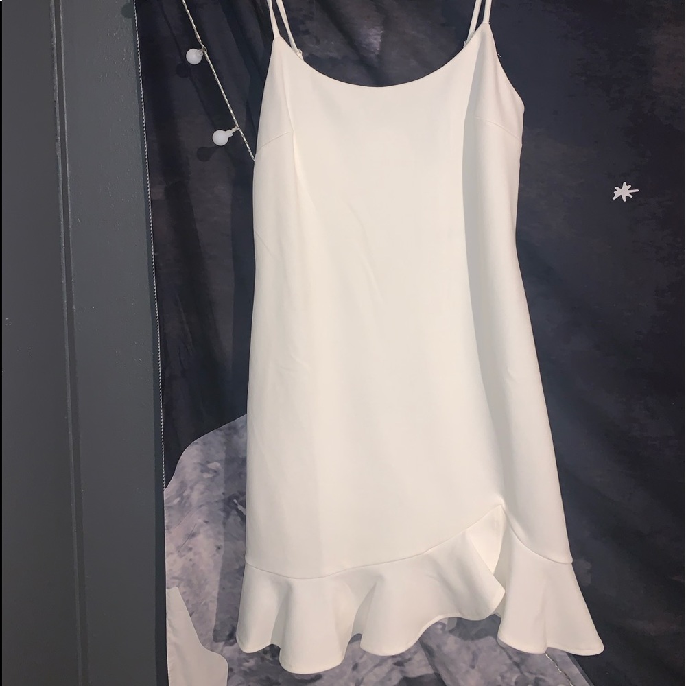 Beautiful white dress! With a free mystery item!!